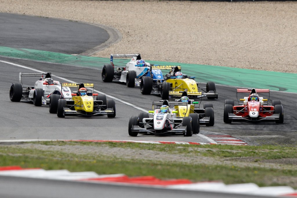 Christian Lundgaard i bilen med nummer 31, udbyggede føringen i Formula Renault Eurocup
(Foto: Renault Sport)